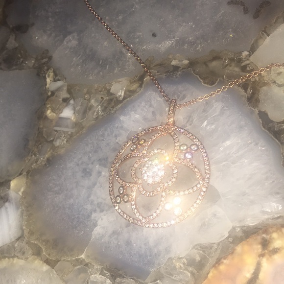 Alhambra Mandala Necklace - Picture 9 of 9